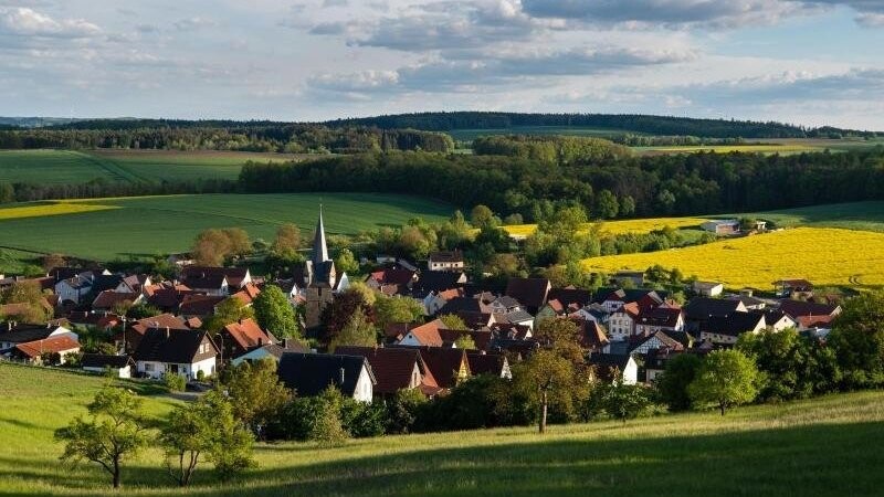 Das Leben in ländlichen Kommunen soll in Bayern attraktiver gemacht werden. (Symbolbild)