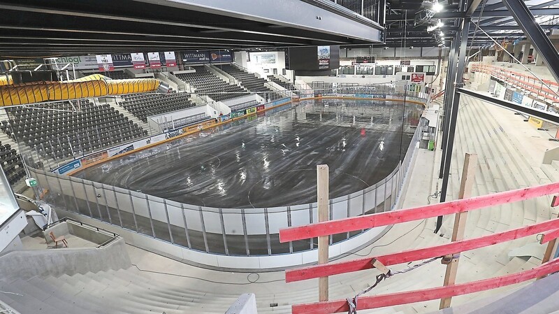 Das von Grund auf sanierte Eisstadion am Gutenbergweg nimmt immer mehr Gestalt an. Voraussichtlich Ende Oktober soll die offizielle Eröffnung erfolgen.