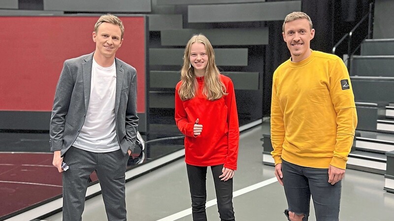 Sportstudio-Moderator Jochen Breyer, Amelie Zimmermann aus Regensburg und Fußballprofi Max Kruse (rechts).