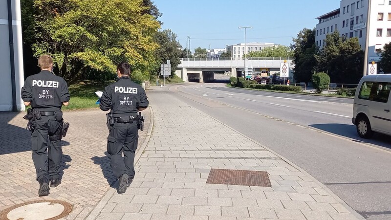 In der Nähe des Tatorts befragte die Polizei am Donnerstag zahlreiche Anwohner.