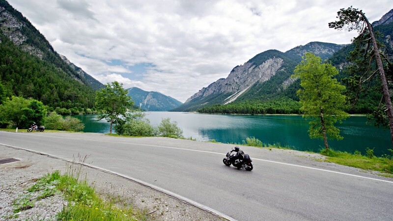 Nägel mit Köpfen: Ab dem 10. Juni sind in Tirol gewisse Strecken für bestimmte Motorräder gesperrt.