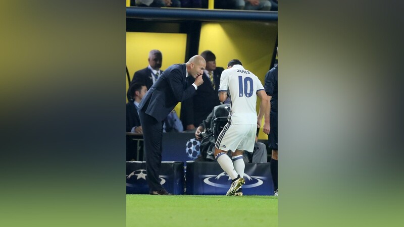 Zwischen Januar 2016 und Juli 2017 arbeiteten Zinédine Zidane (l.) und James Rodríguez bei Real Madrid zusammen.