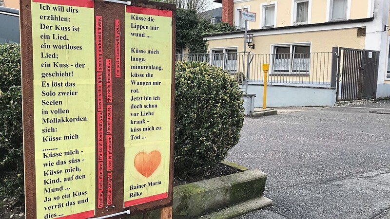 Kein Rilke-Gedicht mehr in der Klötzlmüllerstraße: Das Schild ist plötzlich verschwunden, meldet ein aufmerksamer Passant.