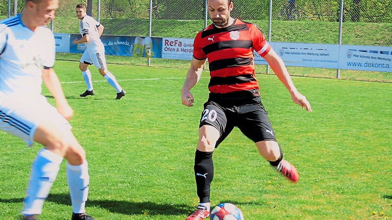 Tsvetan Antov bereitete mit einem punktgenauen 50-Meter-Flugball den 1:0-Siegtreffer vor.  Foto: VfB Straubing
