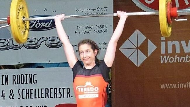 Konzentriert und siegessicher: Julia Kellermeier beim Ausstoß mit 58 Kilogramm.