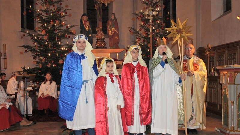 Die Sternsinger der Pfarrei Neuhausen übermittelten beim Neujahrsgottesdienst frohe Segenswünsche.