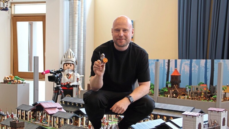 Erst Louvre, jetzt Künzing: Mit seiner Playmobil-Schauausstellung ist Oliver Schaffer erstmals in Bayern zu sehen.