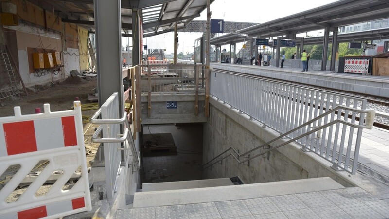 Die Bauarbeiten am Straubinger Bahnhof sind in vollem Gange.