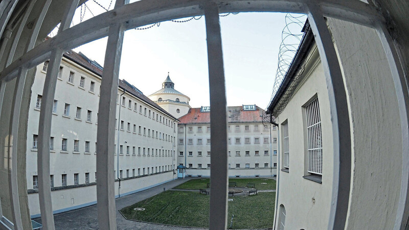 Nach dem Urteil des Bundesverfassungsgerichts wird sich die Zahl der Ausführungen von Häftlingen auch in der JVA Straubing erhöhen.