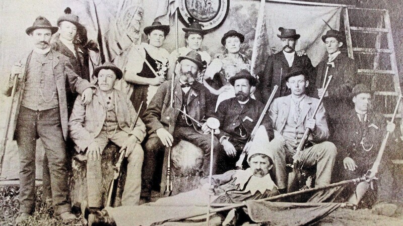 Eine Gruppe von Rodinger Schützen bei einem Preisschießen im Jahr 1894 mit dem damaligen Schützenmeister Cajetan Strobl.
