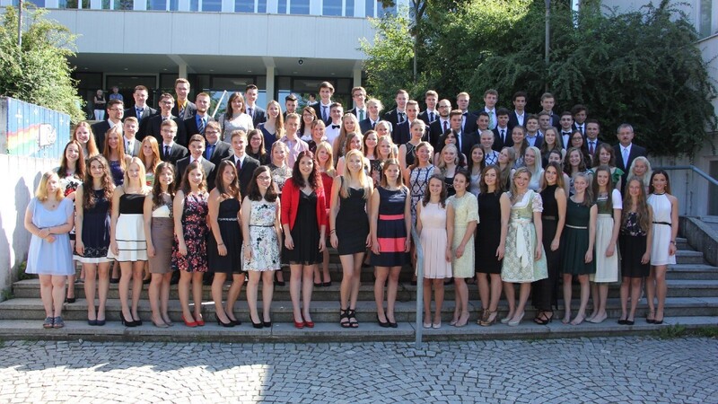84 Abiturienten des Benedikt-Stattler-Gymnasiums erhielten am Freitag ihr Reifezeugnis.