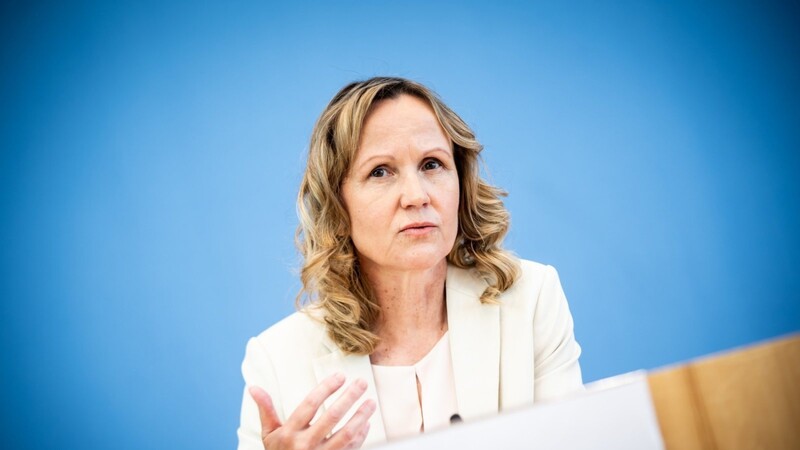 Umweltministerin Steffi Lemke legt mit ihrem Aktionsprogramm "Natürlicher Klimaschutz" einen ambitionierten Plan vor.