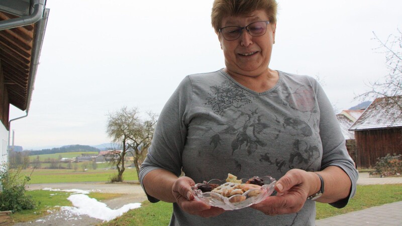 Kreisbäuerin Rosemarie Maier bäckt schon seit gut zehn Jahren für den Chamer Bauernmarkt.
