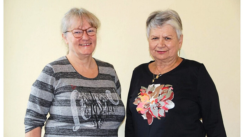 Erika Weißbrod (rechts) hat kommissarisch den Vorsitz des Mainburger VdK übernommen. Links im Bild ist Beisitzerin Conny Fröschl.
