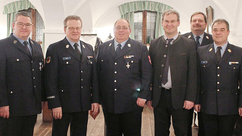 Kommandant Werner Tausch wurde für 40 Jahre aktiven Feuerwehrdienst geehrt.
