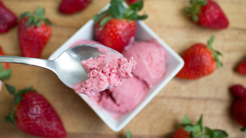 Lecker! So sieht das fertige Erdbeer-Joghurt-Eis aus.