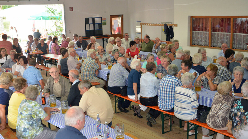 Zahlreiche Senioren aus dem ganzen Gemeindebereich waren der Einladung der Gemeinde nach Wendelskirchen gefolgt.