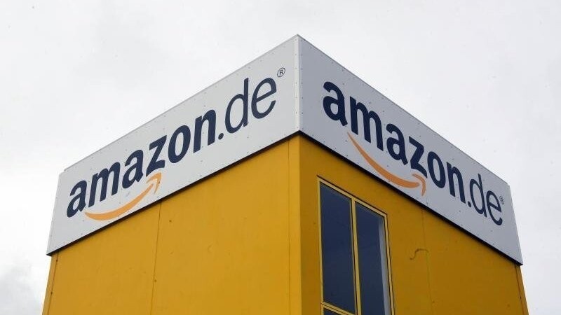Grünes Licht für Amazon: Der Internet-Gigant darf im Gewerbegebiet Degernpoint eine Logistikhalle errichten. (Symbolbild)