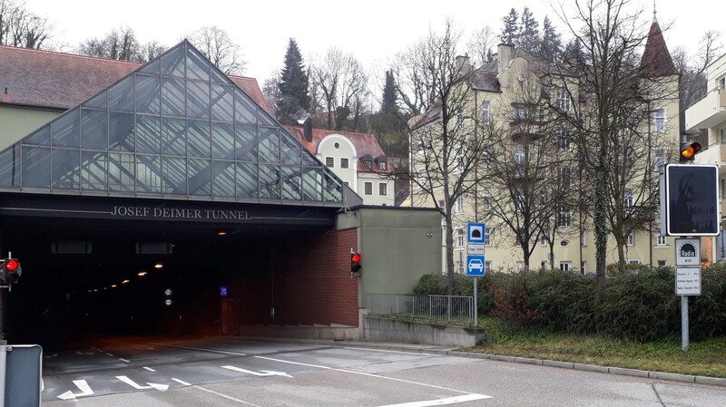 Der Josef-Deimer-Tunnel ist zur Stunde gesperrt.