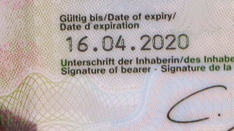 Um den abgelaufenen Personalausweis zu erneuern, muss man auch in Regensburg persönlich vorsprechen - viele andere Vorgänge allerdings funktionieren bereits rein digital. (Symbolbild)