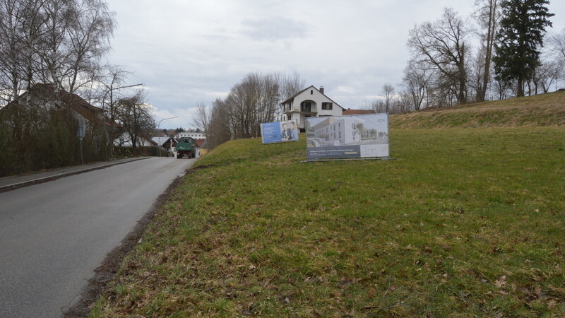 Die geplante Bebauung des Wiesenhangs zur Holzhausener Straße wird von mehreren Anwohnern kritisch gesehen.