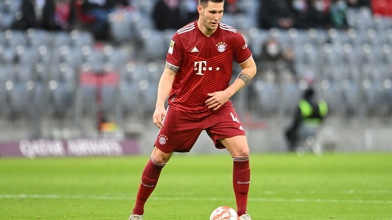 Niklas Süle ist nach Verkündung seines Abgangs zu Borussia Dortmund in bester Verfassung und momentan Dreh- und Angelpunkt in der Abwehr des FC Bayern.