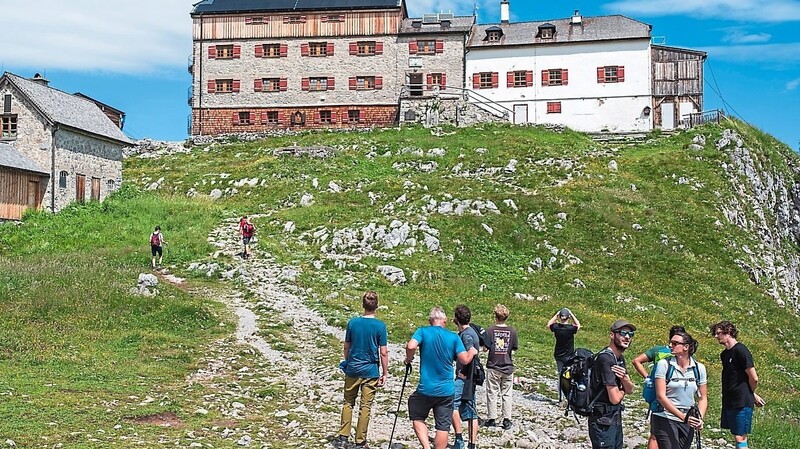 Auf den Weg zu einem nachhaltig klimaffreundlichen Betrieb sollen die Berghütten des Alpenvereins gebracht werden.