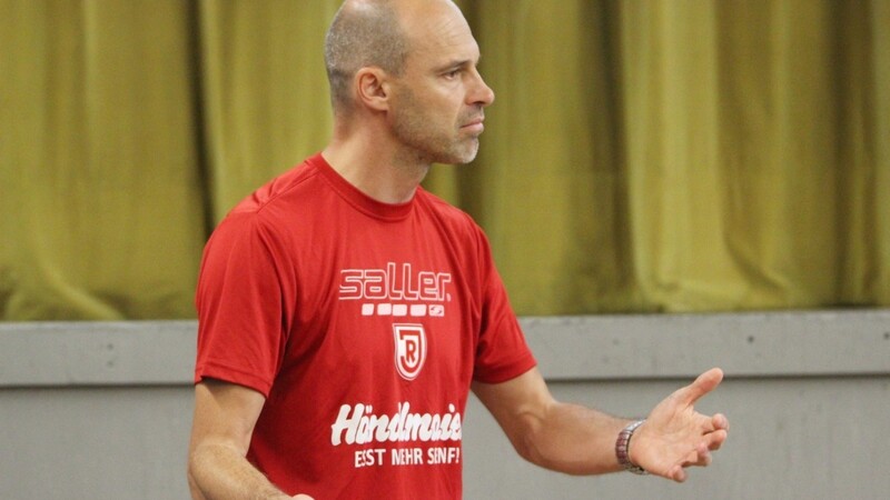 Alexander Schmidt, Trainer des SSV Jahn Regensburg, sprach über das Thema Spielschnelligkeit. (Foto: Fabian Roßmann)