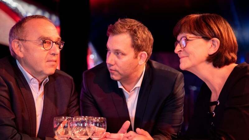 Im Gegensatz zu Saskia Esken will Norbert Walter-Borjans (l.) nicht mehr als SPD-Vorsitzender kandidieren. Als möglicher Nachfolger wird Generalsekretär Lars Klingbeil gehandelt.
