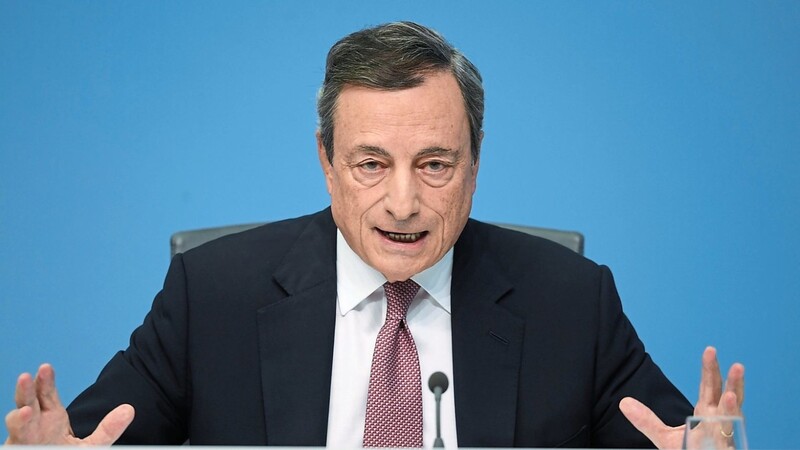 Die Europäische Zentralbank (EZB) will sich mit ihren Maßnahmen gegen eine Rezession im Euro-Raum stemmen und für eine höhere Inflation sorgen. Dafür muss der scheidende EZB-Präsident Mario Draghi Kritik einstecken.