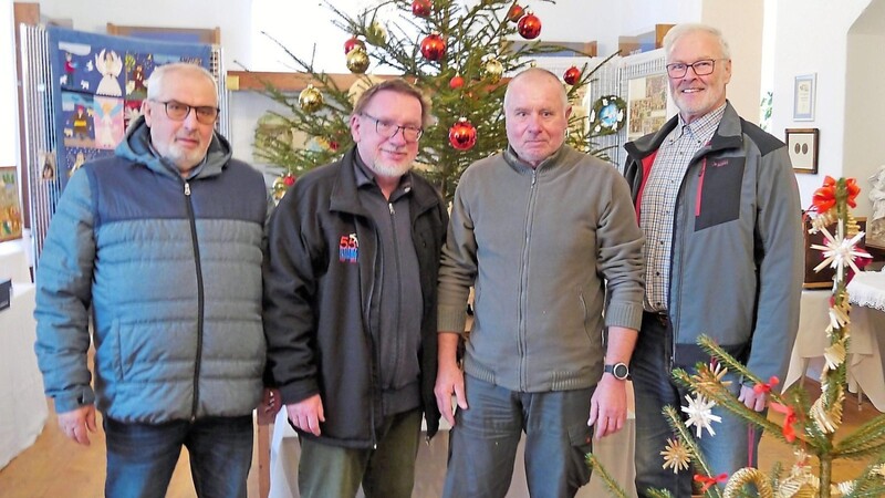 Das bayerische Krippen-Team mit böhmischem Gastgeber: Max Lerach, Johann Dendorfer, Vratislav Altmann und Robert Auzinger (von links).