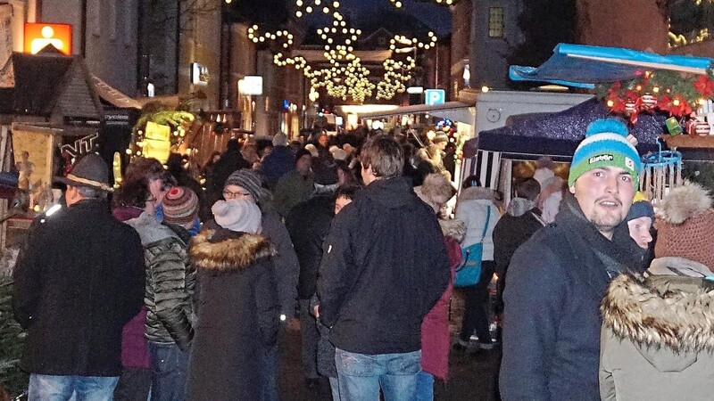 Eine Gelegenheit für Gespräch und Begegnung ist der Weihnachtsmarkt im Zentrum der Stadt Wörth.