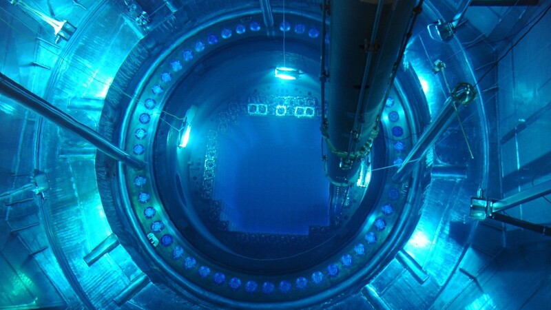 "Blick unter die Haube": So sieht der Reaktor von Isar 2 während eines Brennelement-Wechsels aus.