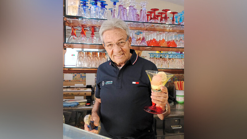 Gianni Spera ist aus Straubing nicht mehr wegzudenken: Er und seine Familie führen seit vielen Jahren das beliebte Eiscafé Florenz am Theresienplatz.