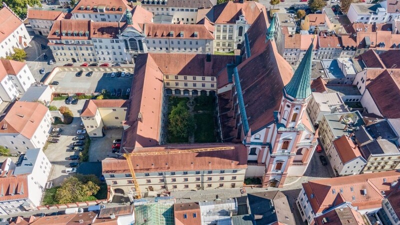 Das Karmelitenkloster in der Innenstadt von Straubing.