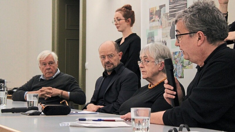 Professor Michael von Cranach (von links), Ulrich Baumann und Margret Hamm diskutierten unter Moderation von Gregor Hoppe über Kontinuitäten der Ausgrenzung.