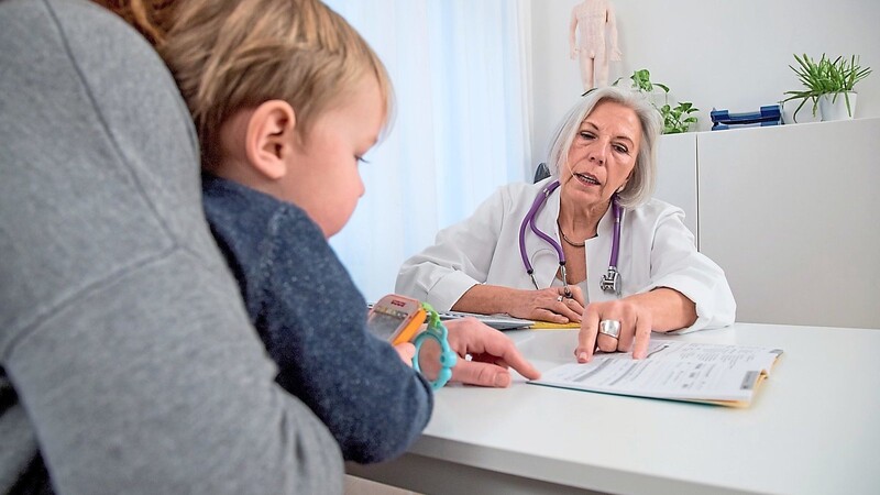In den Regensburger Kinderarztpraxen und der Kinderklinik St. Hedwig werden seit ein paar Wochen vermehrt Kinder mit Infuenza behandelt.