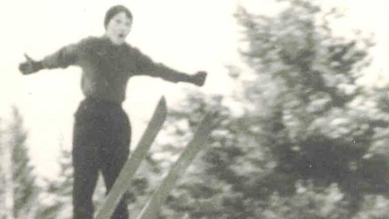 Bereits mit 12 Jahren wagte Charly Rödl den ersten Sprung über die große Rißlochschanze. Seine Weite beachtliche 45 Meter!