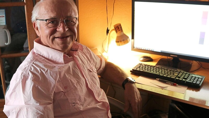 Einer seiner Lieblingsplätze ist am PC: Henryk Gierlik nutzt die Recherche im Internet und digitalisierte Archive gut und gern.