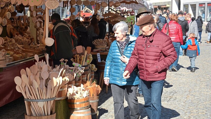 Seit März letzten Jahres, beim Fastenmarkt (unser Bild), gab es kein Markttreiben mehr in Mainburg. Jetzt darf der Kirschmarkt Anfang Juli wieder stattfinden.
