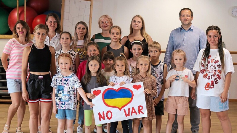 No war - kein Krieg: Mehr Worte braucht es eigentlich nicht. Die geflohenen Kinder und ihre Eltern hoffen, dass der Krieg schnell vorbei ist.