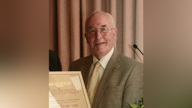 Für seine Verdienste um die Marktgemeinde wurde Werner Lang die Ehrenbürgerwürde verliehen.