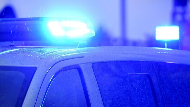 Die Polizei fahndet nach bislang unbekannten Tätern, die in Landshut einen Geldautomaten gesprengt haben sollen. (Symbolbild)