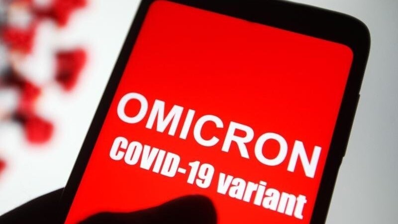 Experten der Bundesregierung fordern wegen der Omikron-Variante Kontaktbeschränkungen.