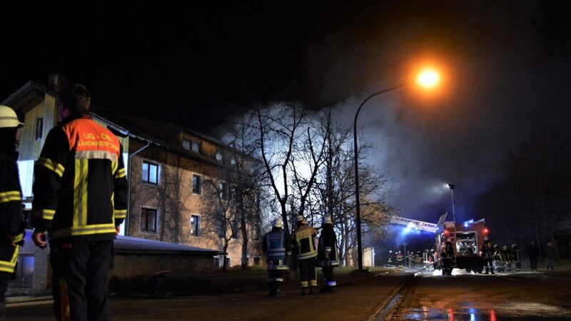 In Weiding hat am Donnerstagabend eine Garage gebrannt.