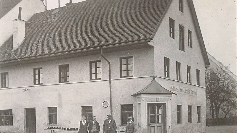 Einst und heute: 1872 hat das Gasthaus unter den Namen "Gasthaus Anton Schießl Rosenwirt" in Au eröffnet.