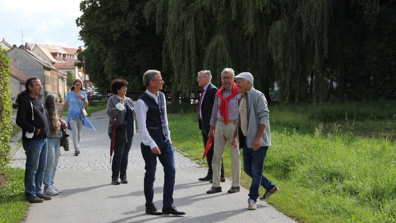 Spaziergang mit Staatsminister Bernd Sibler in Osterhofen.