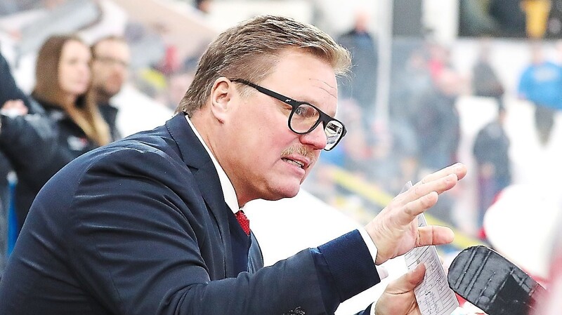UNTER DER LEITUNG des neuen Cheftrainers Leif Carlsson holte der EV Landshut aus drei Spielen nur drei Punkte und musste mit ansehen, wie der Rückstand auf den zehnten Platz auf neun Zähler anwuchs.