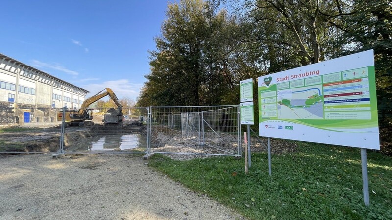 Der Startpunkt des AOK-Parcours der Stadt Straubing ist am Gelände hinter dem Eisstadion. Durch die Bauarbeiten ist der Rundweg nicht mehr begehbar.