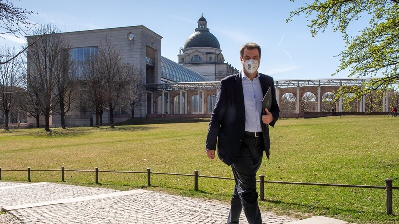 Ministerpräsident Markus Söder (CSU): Geht er bald nicht mehr wie hier durch den Hofgarten hinter der bayerischen Staatskanzlei, sondern schnurstracks ins Kanzleramt in Berlin.